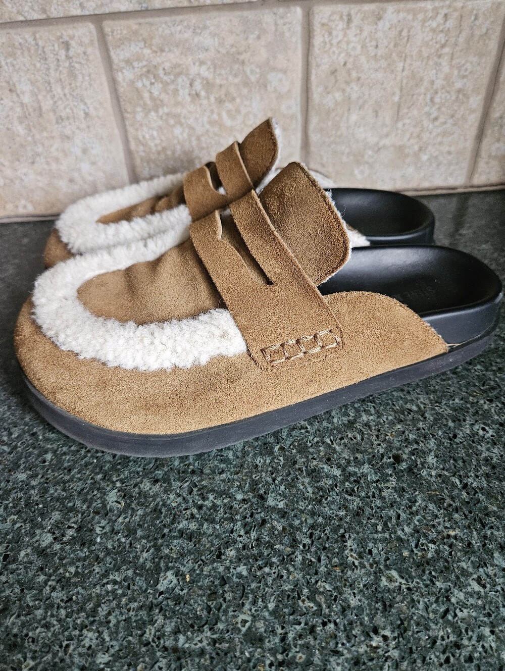 Steve Madden "Tomlin" Faux Fur Trim Mules in chestnut suede Sz 9
